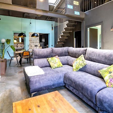 Black House Sorprendente Casa Estilo Industrial Olot Exterior foto