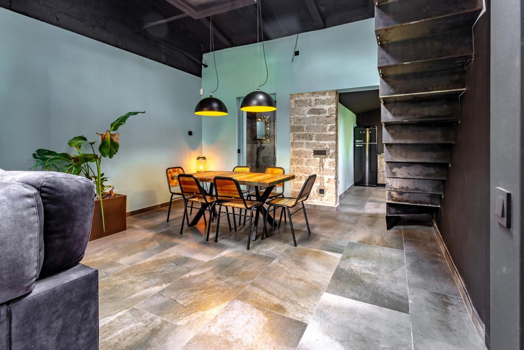 Black House Sorprendente Casa Estilo Industrial Olot Exterior foto